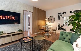Downtown Retreat: Spacious 2-Br By Unirii Square